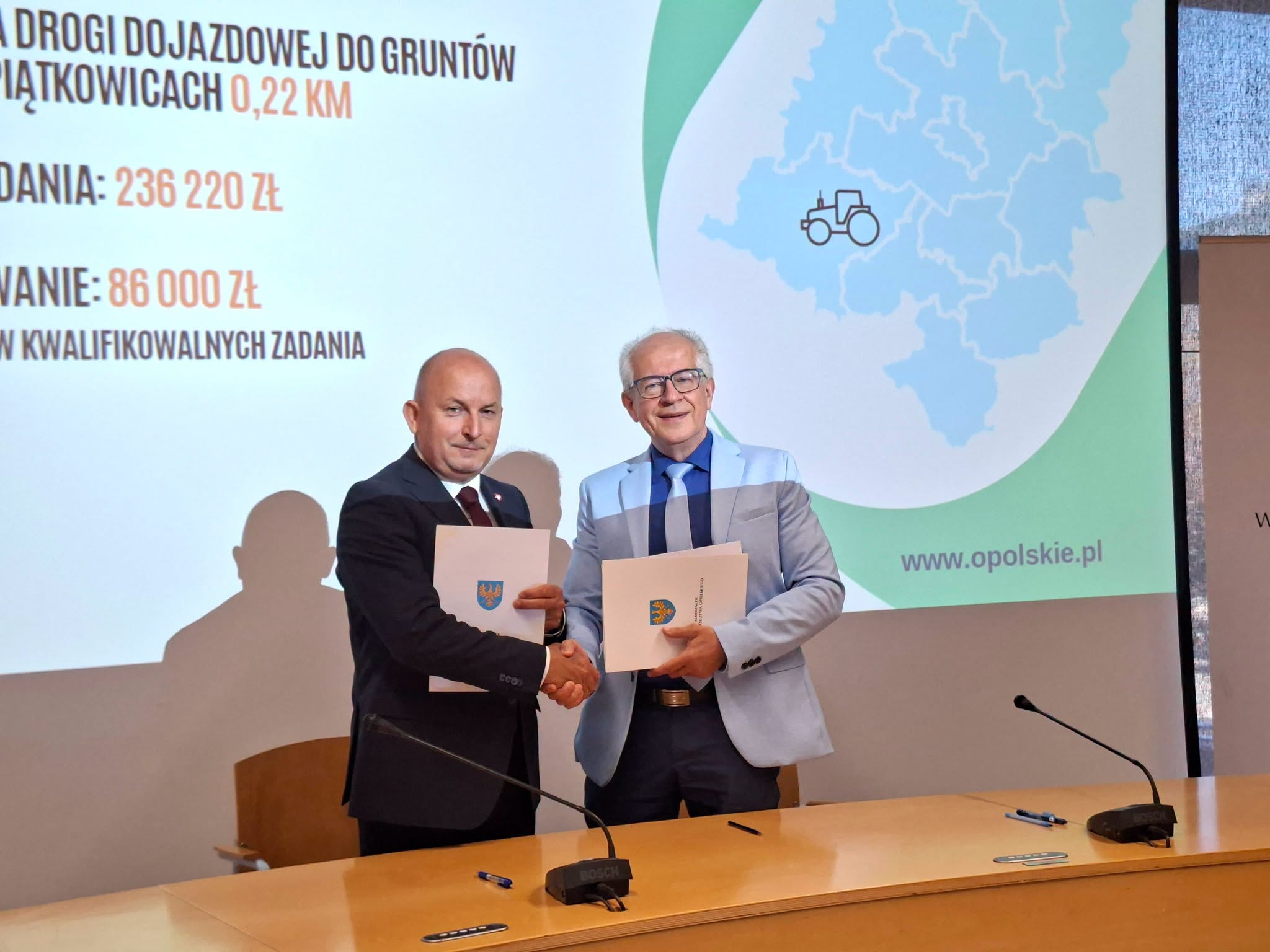 Blisko 2,8 mln zł na drogi do pól. Skorzysta dziewięć gmin i dwa powiaty
