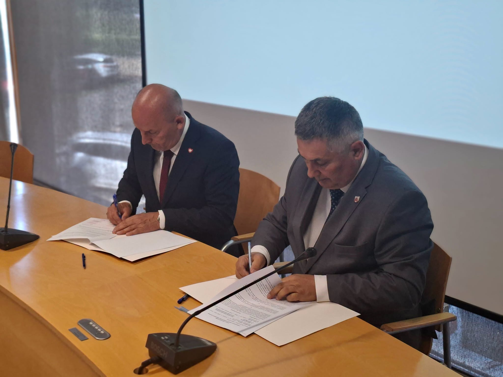 Blisko 2,8 mln zł na drogi do pól. Skorzysta dziewięć gmin i dwa powiaty