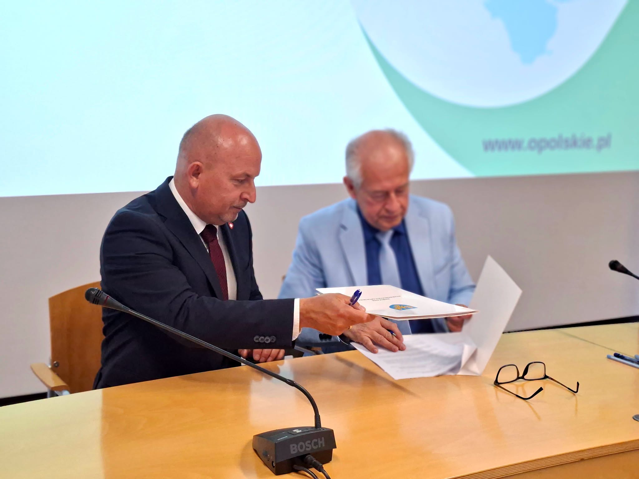 Blisko 2,8 mln zł na drogi do pól. Skorzysta dziewięć gmin i dwa powiaty