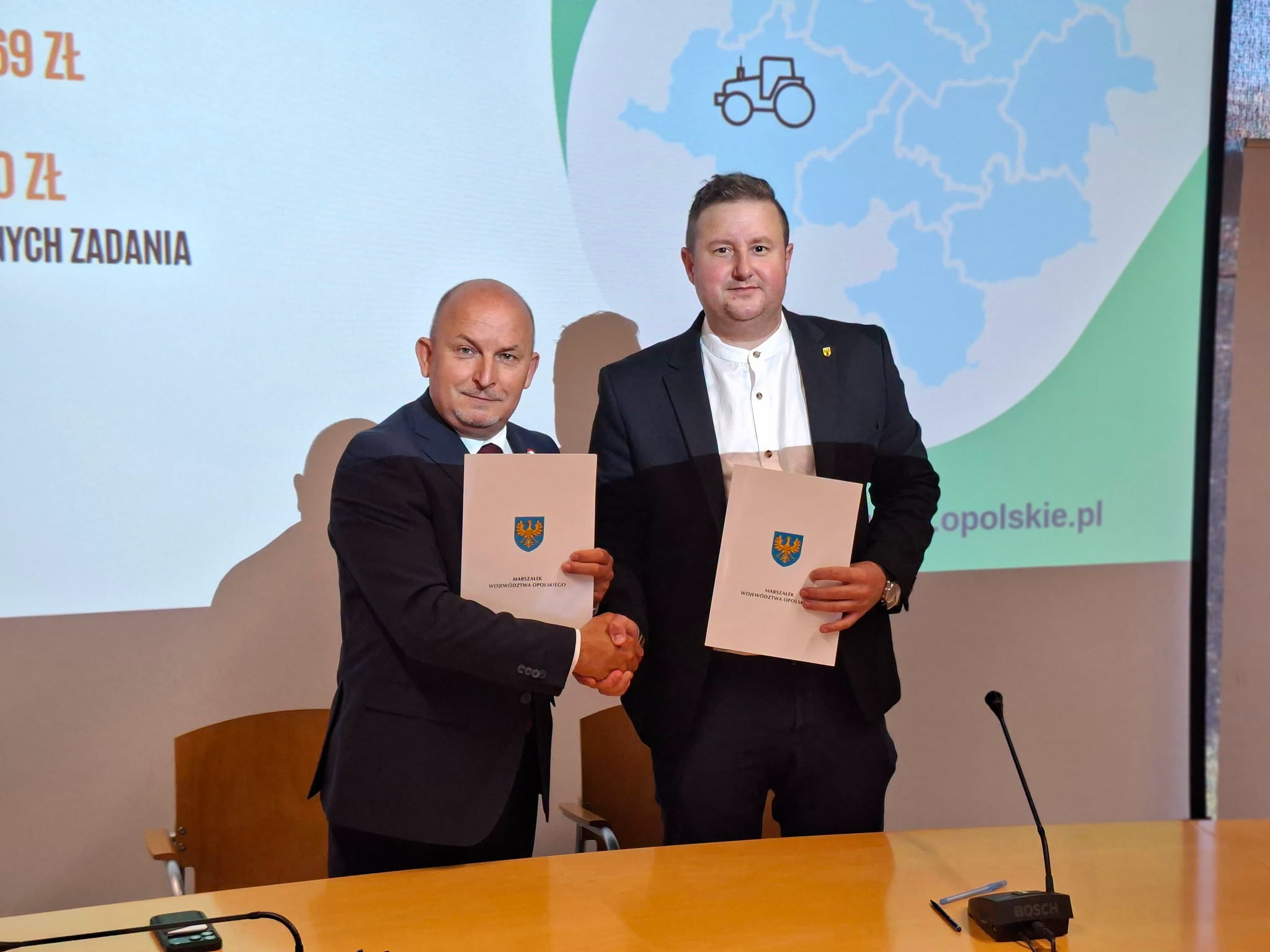 Blisko 2,8 mln zł na drogi do pól. Skorzysta dziewięć gmin i dwa powiaty