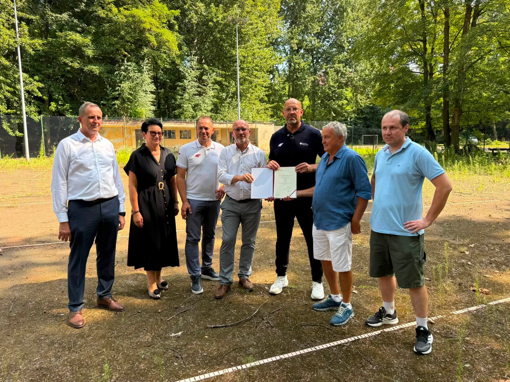 14 milionów złotych na sport po powodzi. Trzy boiska i korty tenisowe w Głuchołazach zostaną odbudowane
