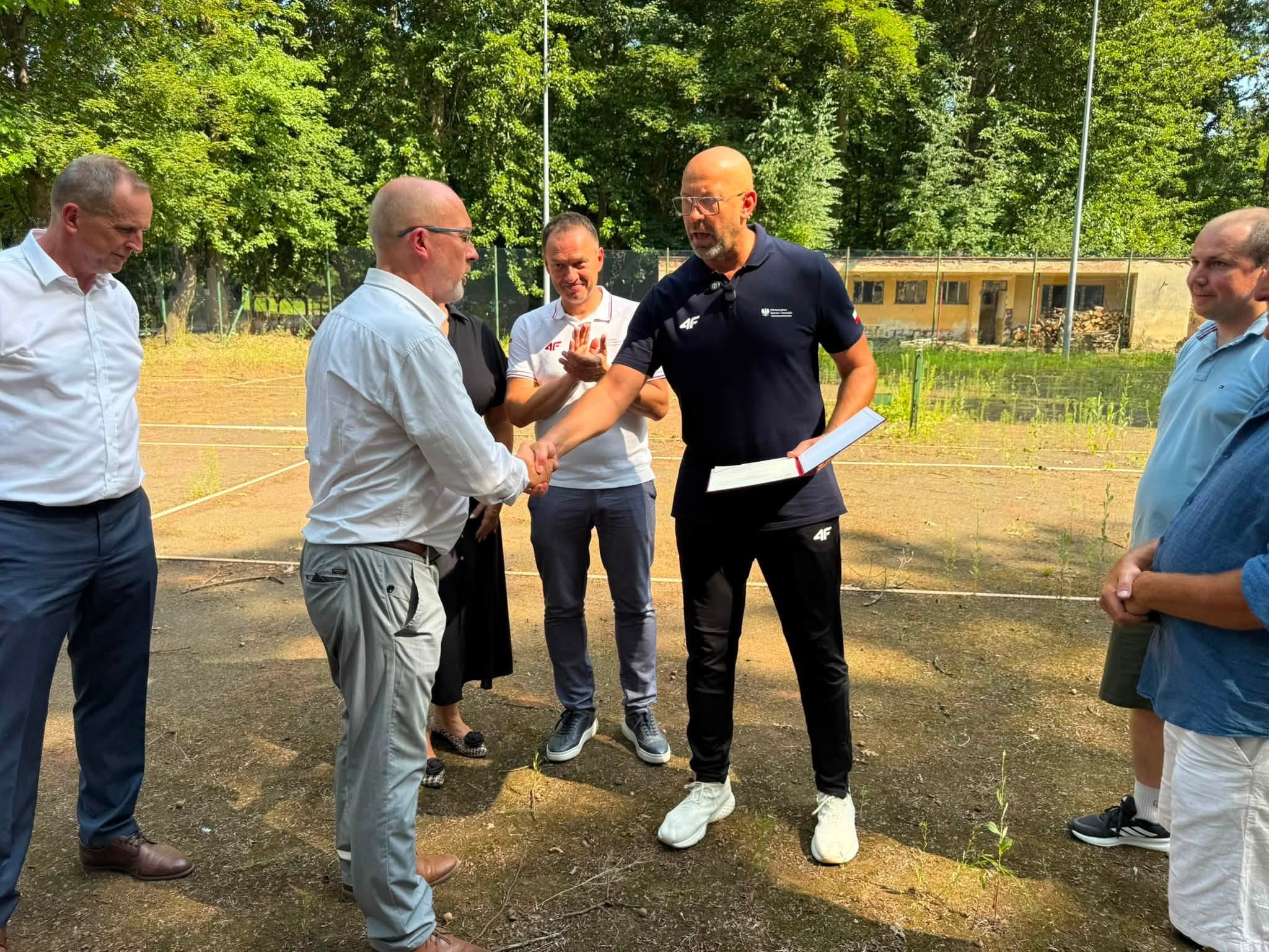 14 milionów złotych na sport po powodzi. Trzy boiska i korty tenisowe w Głuchołazach zostaną odbudowane
