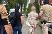 Lekarka z Prudnika i pracownica medyczna z zarzutami. Śledczy mówią o łapówkach, receptach i półmilionowych korzyściach Lekarka z Prudnika i pracownica medyczna z zarzutami. Śledczy mówią o łapówkach, receptach i półmilionowych korzyściach