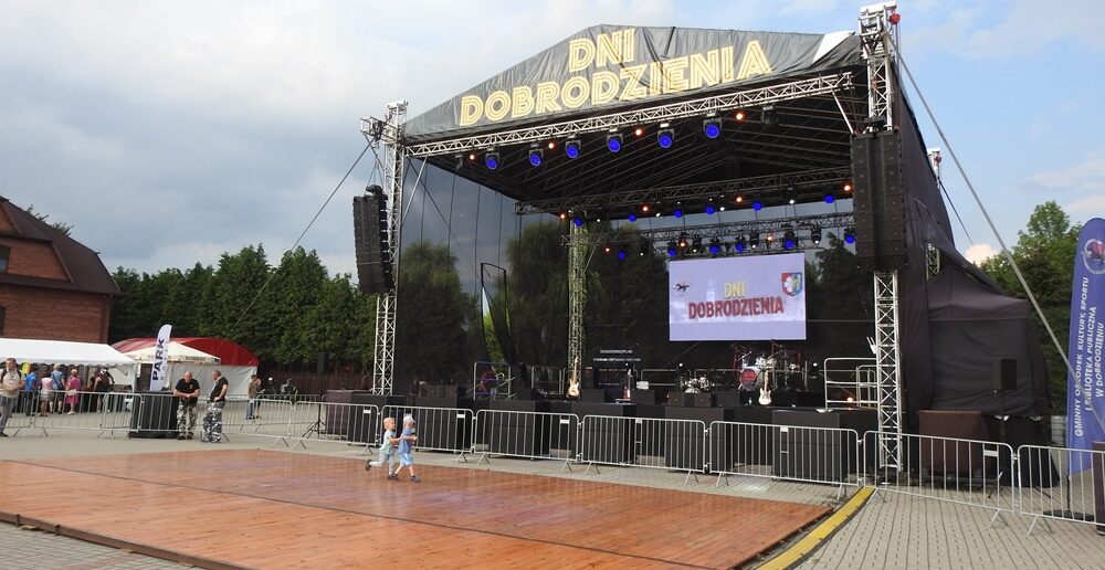 Dobrodzień biegał, śpiewał i świętował. Lombard porwał tłumy, a finał jeszcze przed mieszkańcami Dobrodzień biegał, śpiewał i świętował. Lombard porwał tłumy, a finał jeszcze przed mieszkańcami