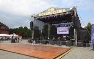 Dobrodzień biegał, śpiewał i świętował. Lombard porwał tłumy, a finał jeszcze przed mieszkańcami Dobrodzień biegał, śpiewał i świętował. Lombard porwał tłumy, a finał jeszcze przed mieszkańcami