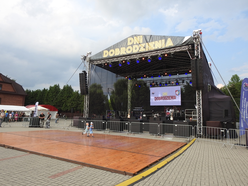 Dobrodzień biegał, śpiewał i świętował. Lombard porwał tłumy, a finał jeszcze przed mieszkańcami