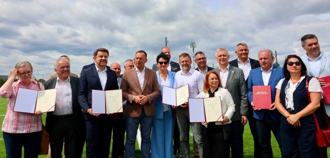 Kolejne miliony dla sportu. Boiska i szatnie zmieniają oblicze Opolszczyzny Kolejne miliony dla sportu. Boiska i szatnie zmieniają oblicze Opolszczyzny