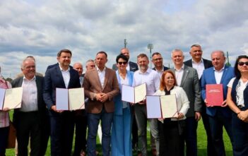 Kolejne miliony dla sportu. Boiska i szatnie zmieniają oblicze Opolszczyzny Kolejne miliony dla sportu. Boiska i szatnie zmieniają oblicze Opolszczyzny