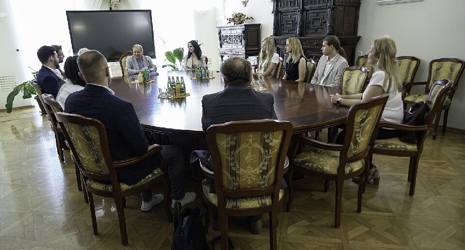 Najbardziej aktywni doktoranci wyróżnieni. Rektor nagrodził 11 osób za zaangażowanie w życie uczelni Najbardziej aktywni doktoranci wyróżnieni. Rektor nagrodził 11 osób za zaangażowanie w życie uczelni
