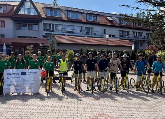 Sport połączył młodych Polaków i Czechów. Zakończyły się transgraniczne obozy unihokejowe w gminie Walce