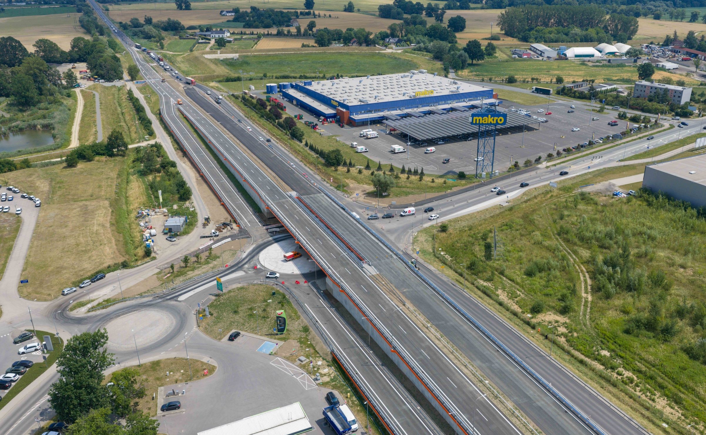 Nowy etap przebudowy węzła przy Makro. Od poniedziałku kierowcy pojadą nowym wiaduktem