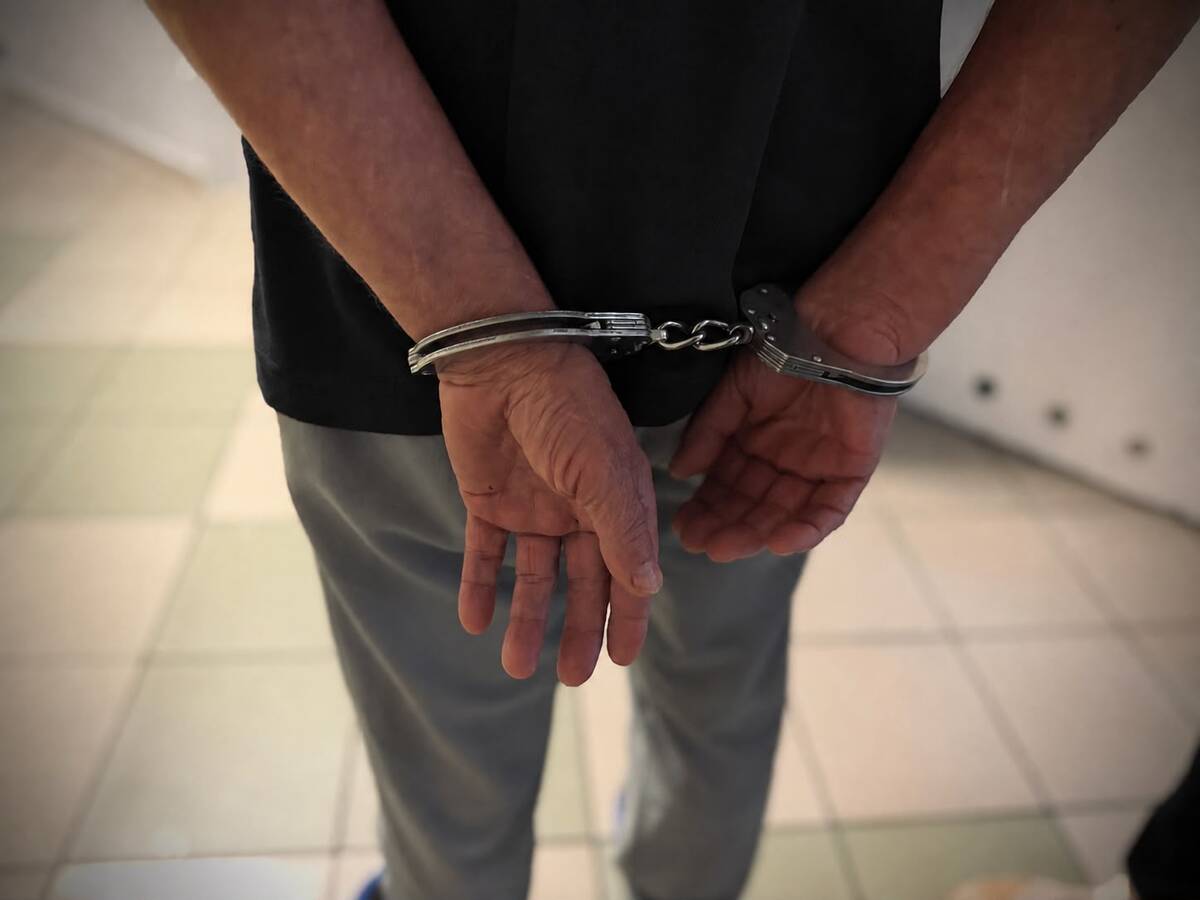 Siekiera w mieście koziołków. Nie odciął tylko kawałków brązu. Odciął fragment miejskiej opowieści