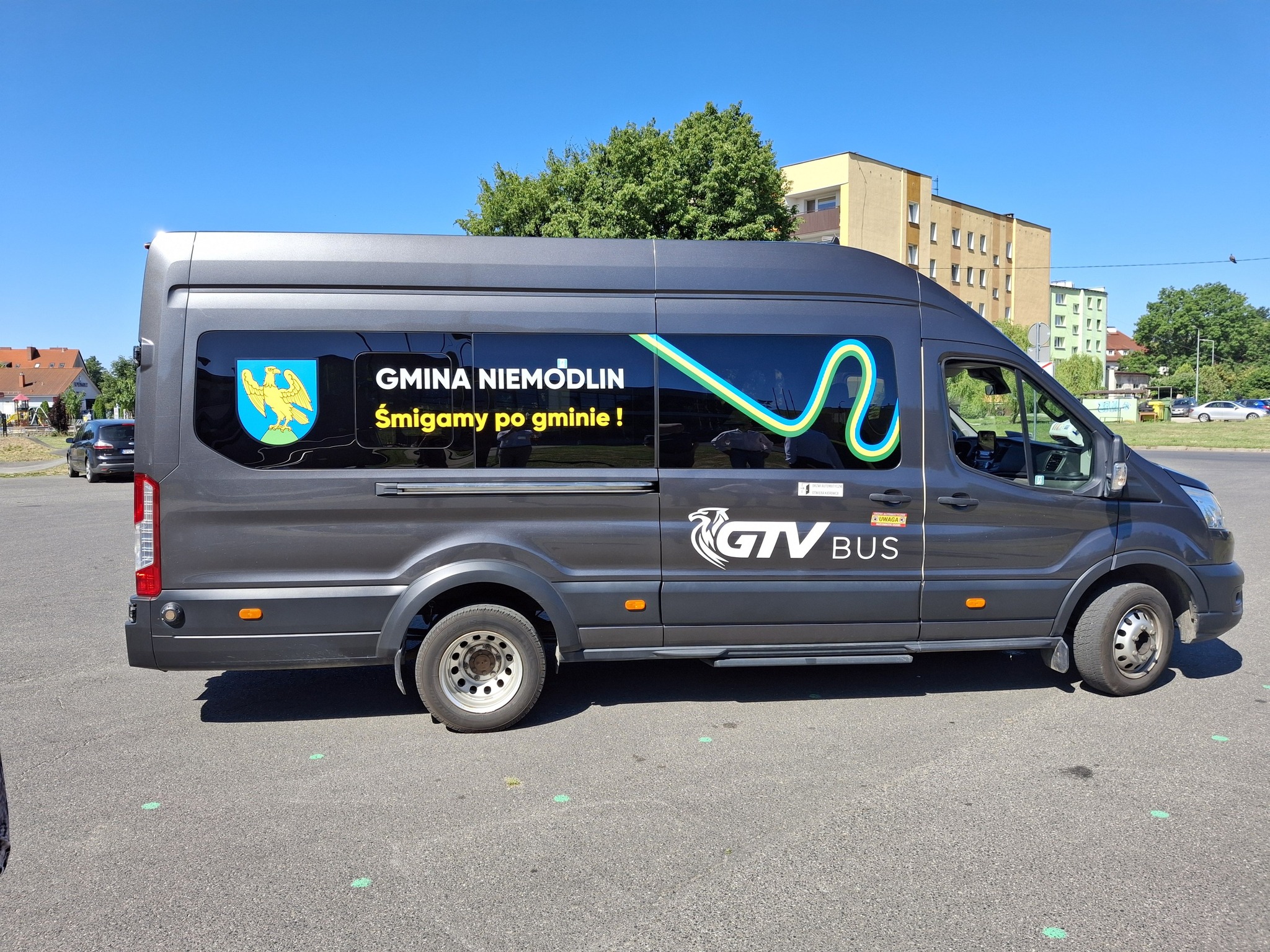Cztery autobusy, których nie będzie trzeba zapewnić. Weto Nawrockiego szczególnie boli takie regiony jak Opolszczyzna