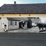 Kiedy ściana zaczyna pamiętać. W Dobrzeniu Wielkim Murki namalowały sto lat historii