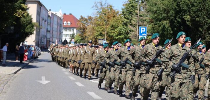 Święto Wojska Polskiego w Opolu. Uroczysty apel, defilada i wojskowy piknik&nbsp;
