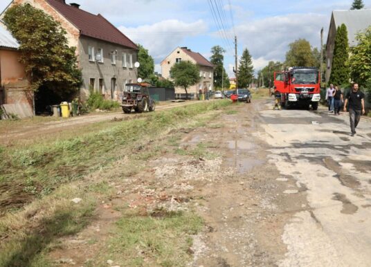 Bodzanów dzień po nawałnicy. 38 litrów deszczu w pół godziny, 266 strażaków i zapowiedź pomocy