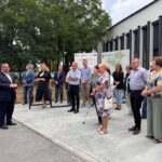 Kiedy ściana zaczyna pamiętać. W Dobrzeniu Wielkim Murki namalowały sto lat historii