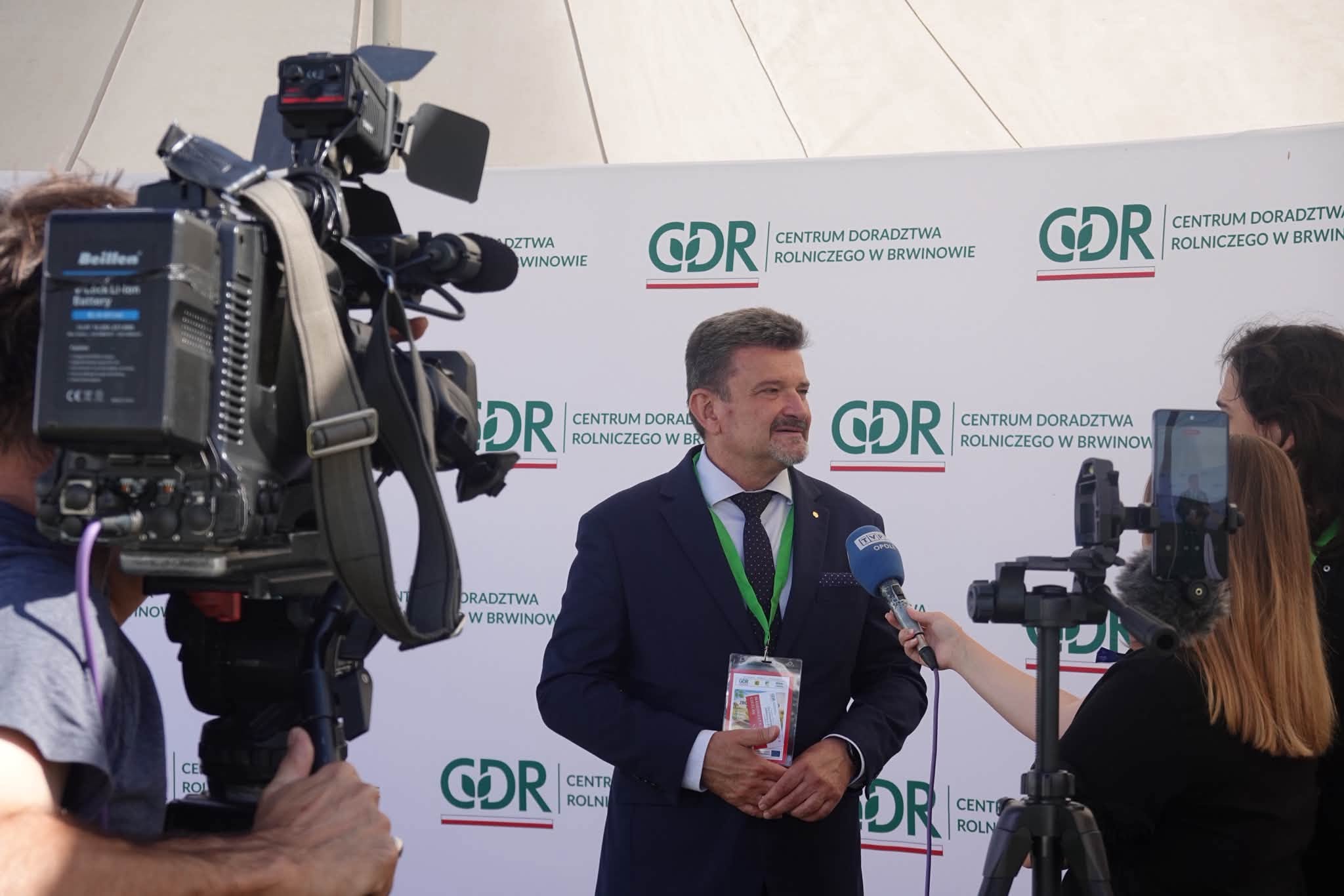 Rolnik z satelitą, krowa pod cyfrowym nadzorem. W Kietrzu pokazują, skąd bierze się nasze jedzenie