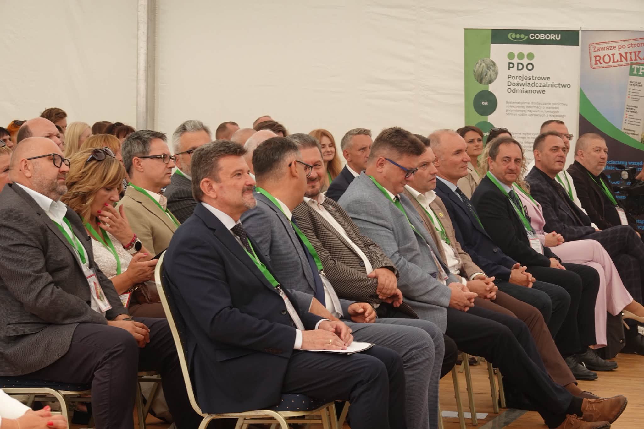 Rolnik z satelitą, krowa pod cyfrowym nadzorem. W Kietrzu pokazują, skąd bierze się nasze jedzenie