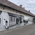 Kiedy ściana zaczyna pamiętać. W Dobrzeniu Wielkim Murki namalowały sto lat historii