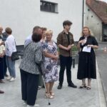 Kiedy ściana zaczyna pamiętać. W Dobrzeniu Wielkim Murki namalowały sto lat historii