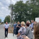 Kiedy ściana zaczyna pamiętać. W Dobrzeniu Wielkim Murki namalowały sto lat historii
