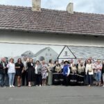 Kiedy ściana zaczyna pamiętać. W Dobrzeniu Wielkim Murki namalowały sto lat historii