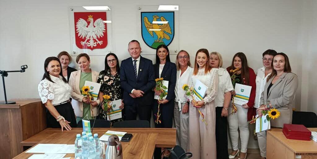 W niemodlińskiej oświacie zmiana warty. Pożegnania, nowe dyrektorki i siedem nauczycielskich awansów W niemodlińskiej oświacie zmiana warty. Pożegnania, nowe dyrektorki i siedem nauczycielskich awansów