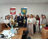 W niemodlińskiej oświacie zmiana warty. Pożegnania, nowe dyrektorki i siedem nauczycielskich awans&oacute;w