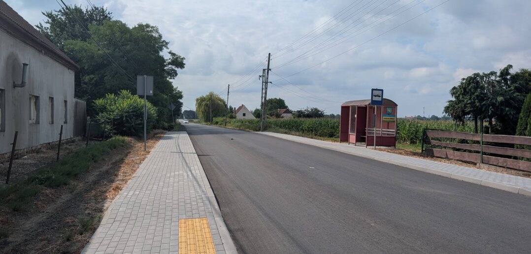 Ponad trzy kilometry nowej nawierzchni. Powiat zakończył remont ważnej drogi pod Niemodlinem Ponad trzy kilometry nowej nawierzchni. Powiat zakończył remont ważnej drogi pod Niemodlinem