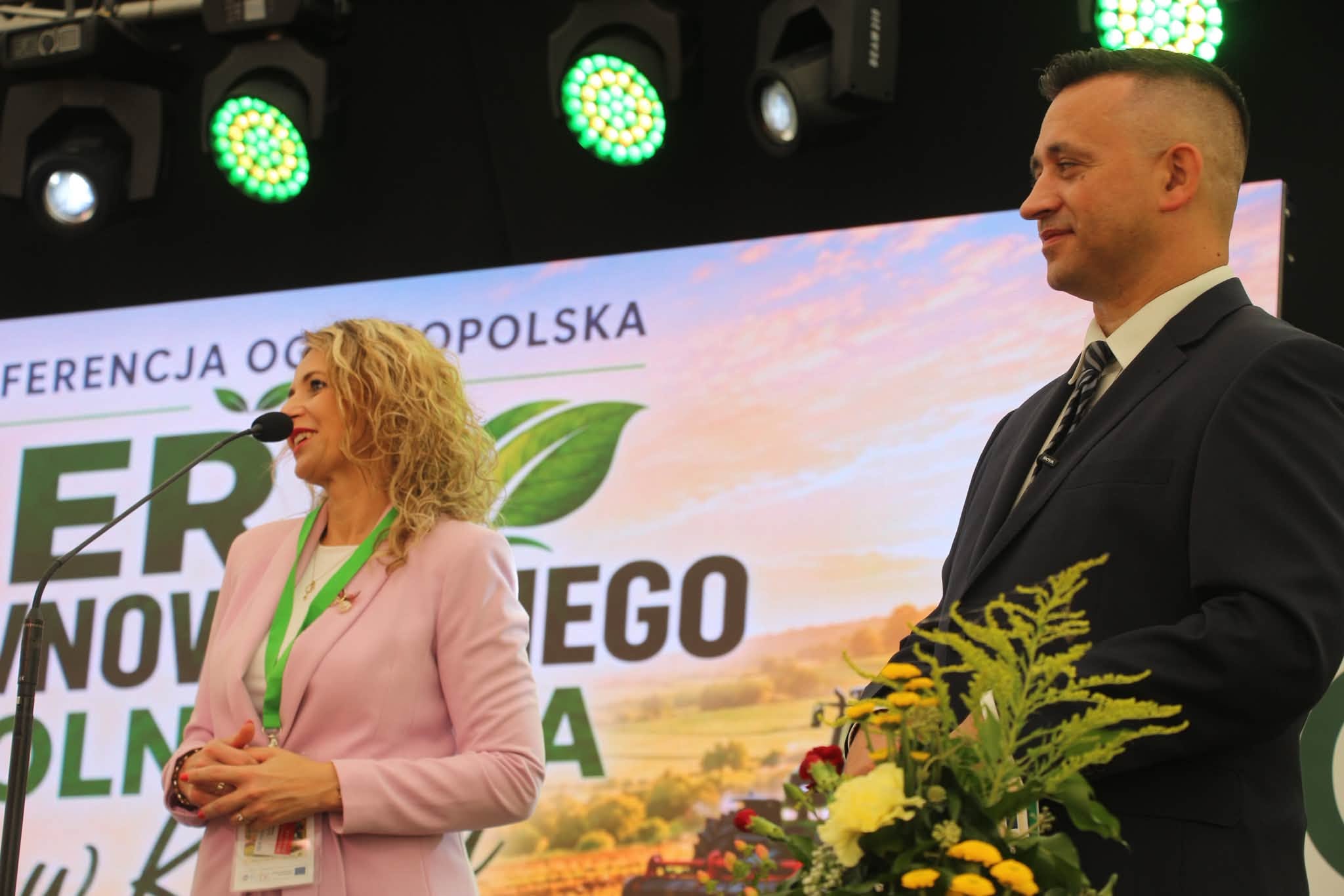 Rolnik z satelitą, krowa pod cyfrowym nadzorem. W Kietrzu pokazują, skąd bierze się nasze jedzenie