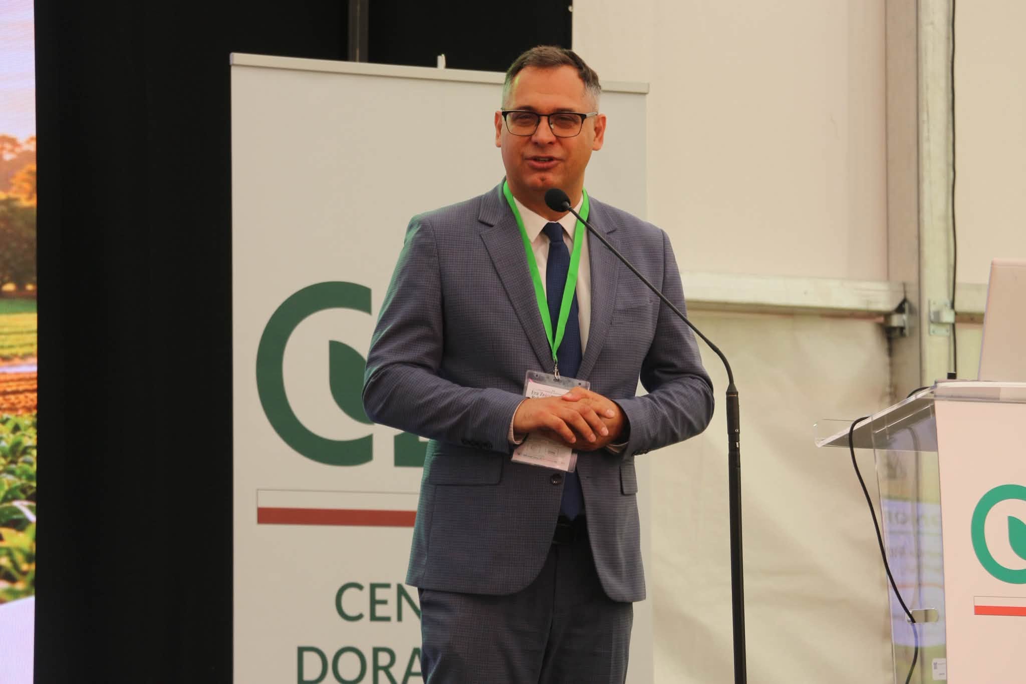 Rolnik z satelitą, krowa pod cyfrowym nadzorem. W Kietrzu pokazują, skąd bierze się nasze jedzenie
