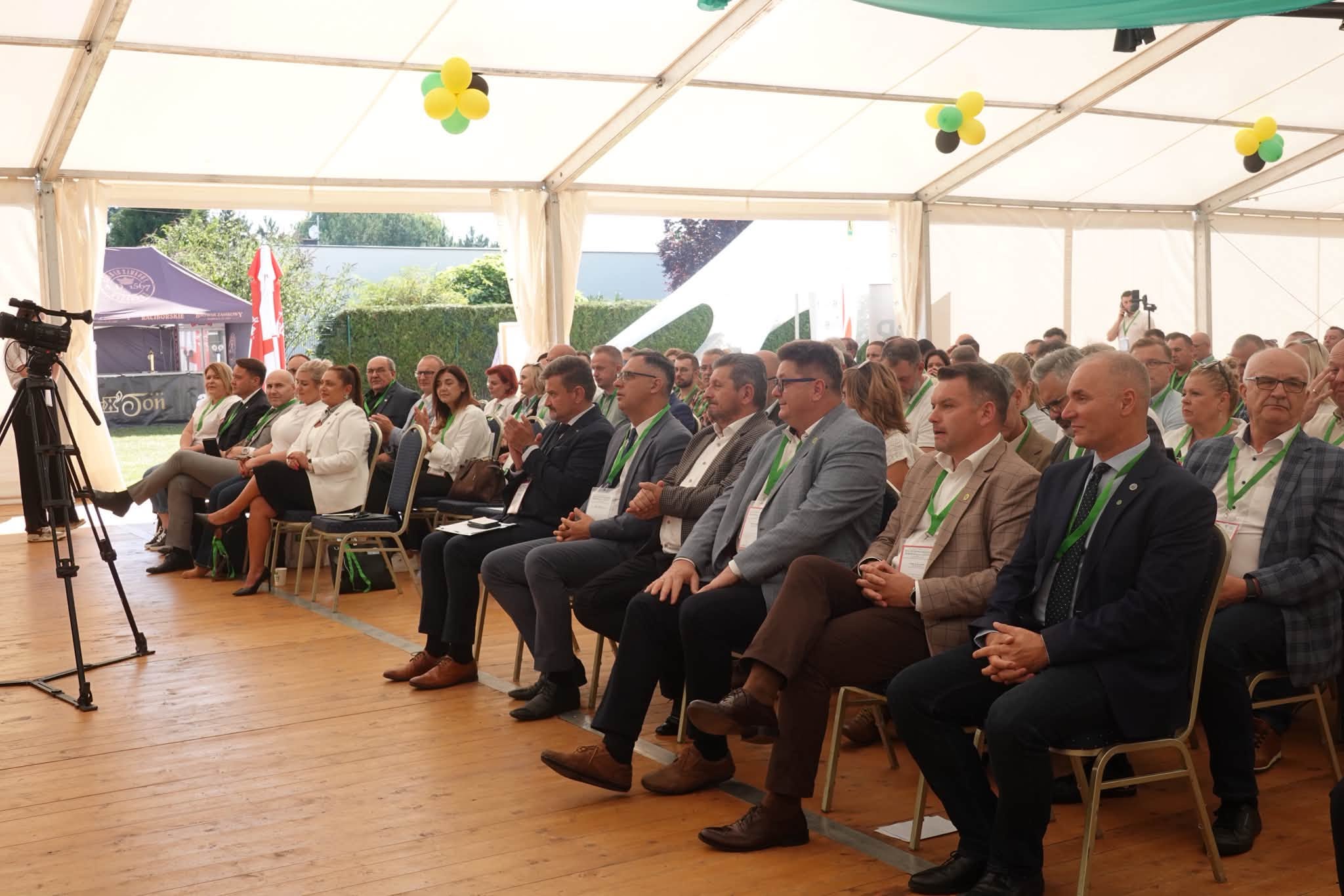 Rolnik z satelitą, krowa pod cyfrowym nadzorem. W Kietrzu pokazują, skąd bierze się nasze jedzenie