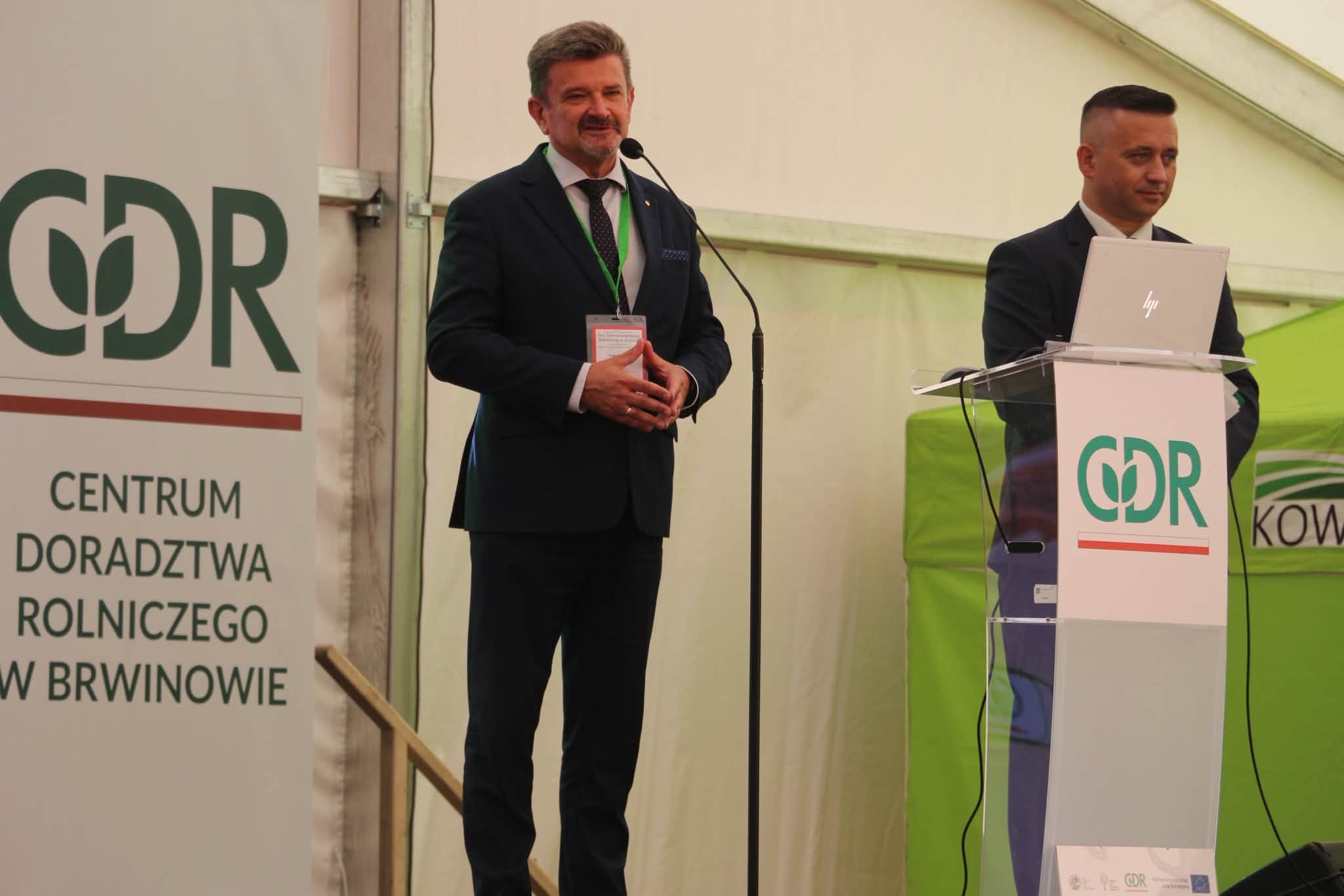 Rolnik z satelitą, krowa pod cyfrowym nadzorem. W Kietrzu pokazują, skąd bierze się nasze jedzenie