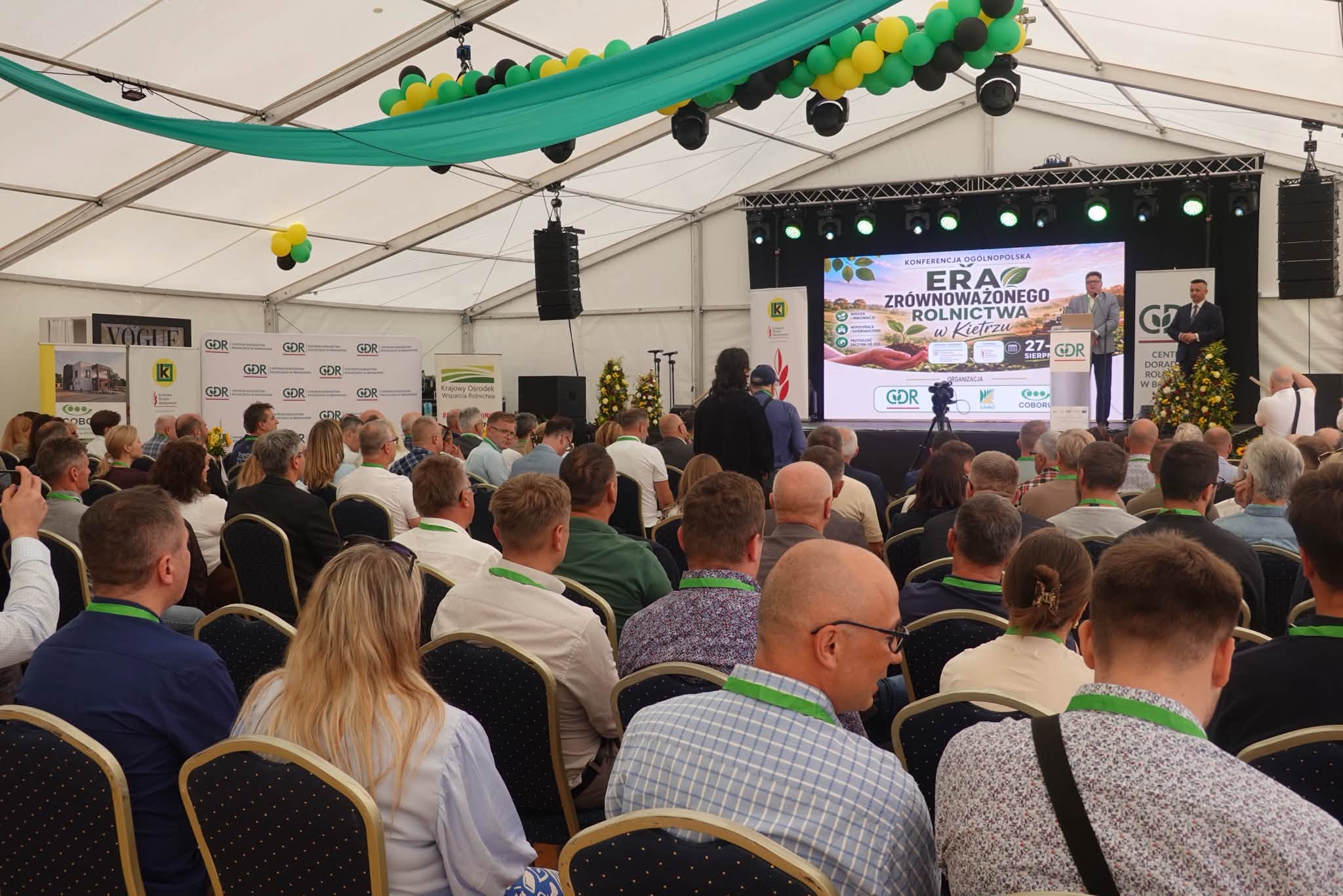 Rolnik z satelitą, krowa pod cyfrowym nadzorem. W Kietrzu pokazują, skąd bierze się nasze jedzenie
