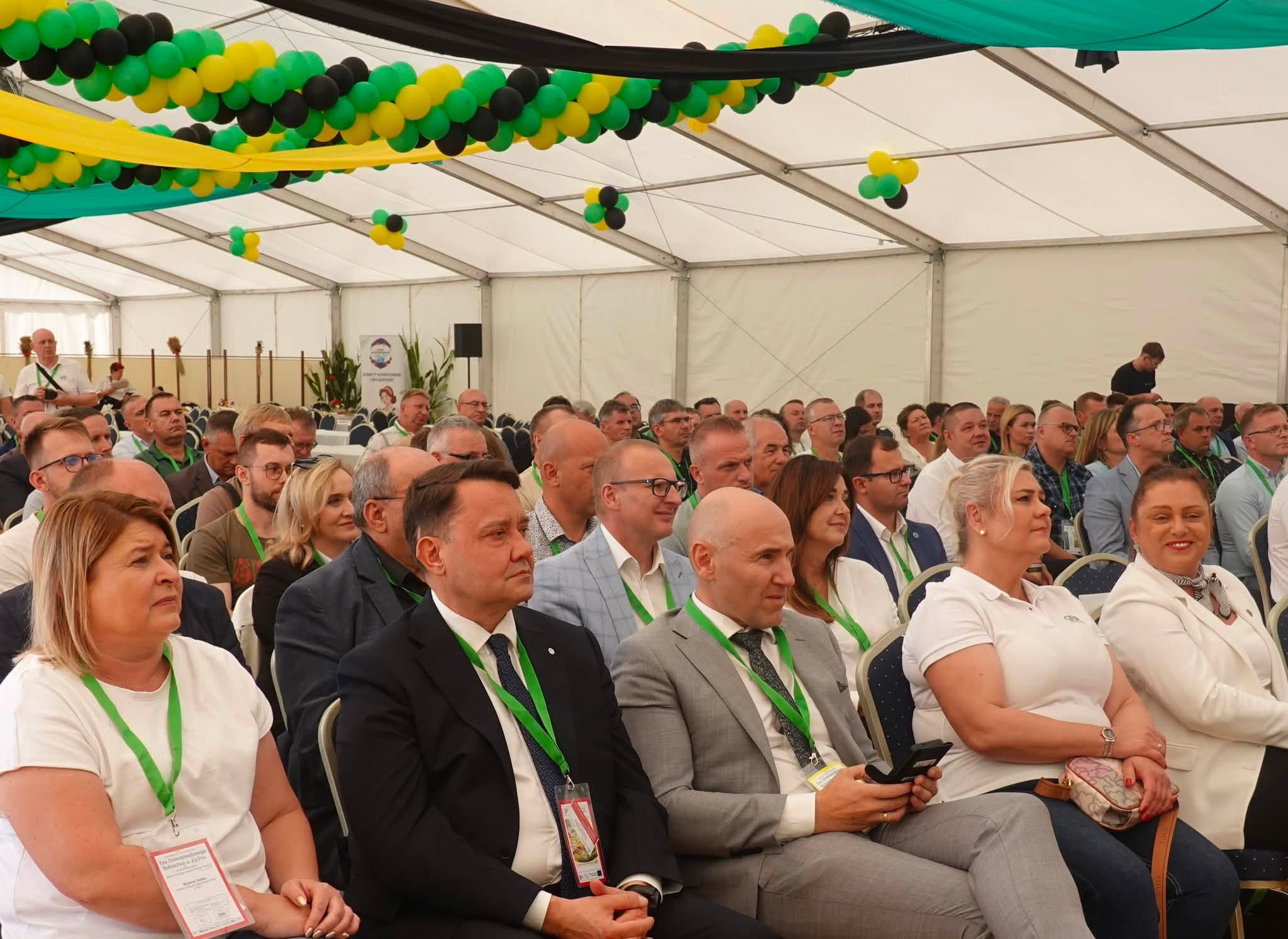 Rolnik z satelitą, krowa pod cyfrowym nadzorem. W Kietrzu pokazują, skąd bierze się nasze jedzenie