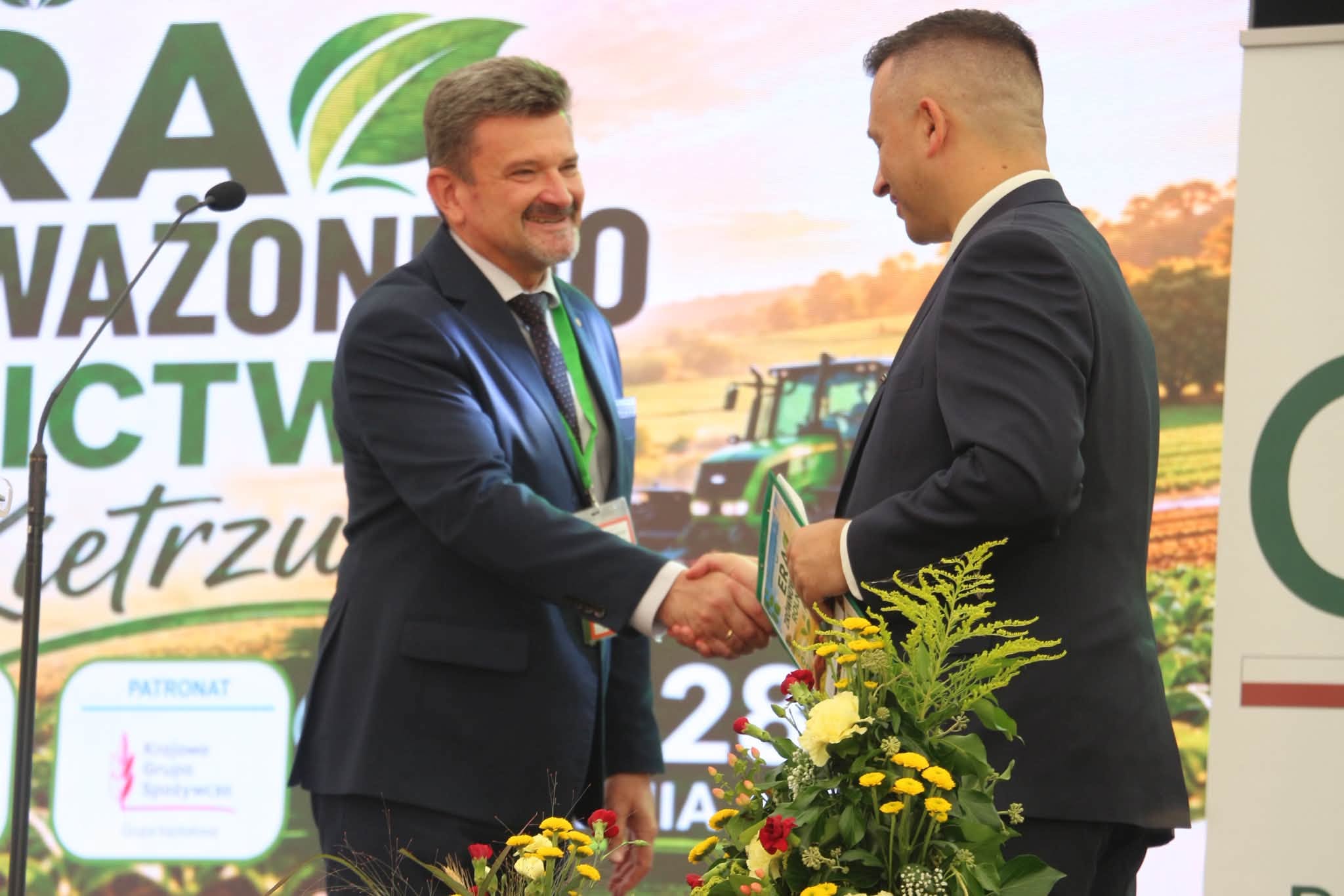 Rolnik z satelitą, krowa pod cyfrowym nadzorem. W Kietrzu pokazują, skąd bierze się nasze jedzenie