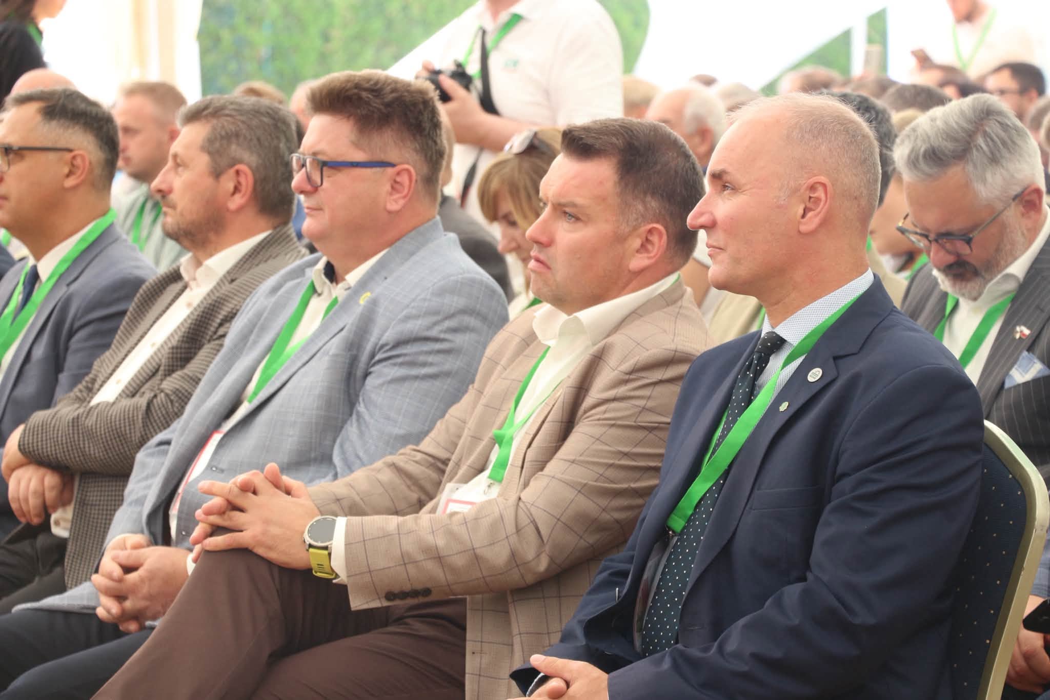 Rolnik z satelitą, krowa pod cyfrowym nadzorem. W Kietrzu pokazują, skąd bierze się nasze jedzenie