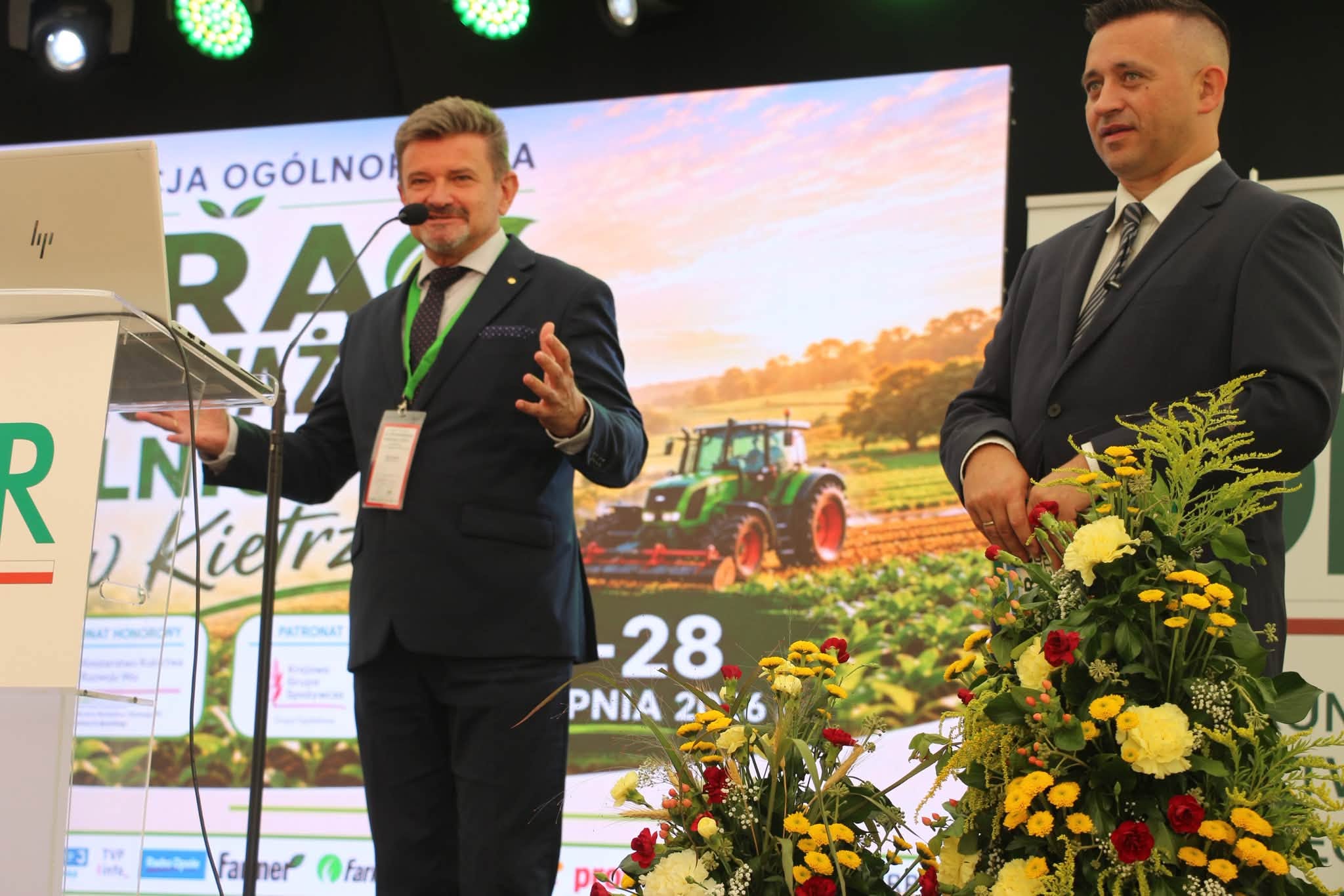 Rolnik z satelitą, krowa pod cyfrowym nadzorem. W Kietrzu pokazują, skąd bierze się nasze jedzenie