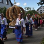 Chleb, korony, stare traktory i plecak ewakuacyjny. Opolszczyzna świętuje plony