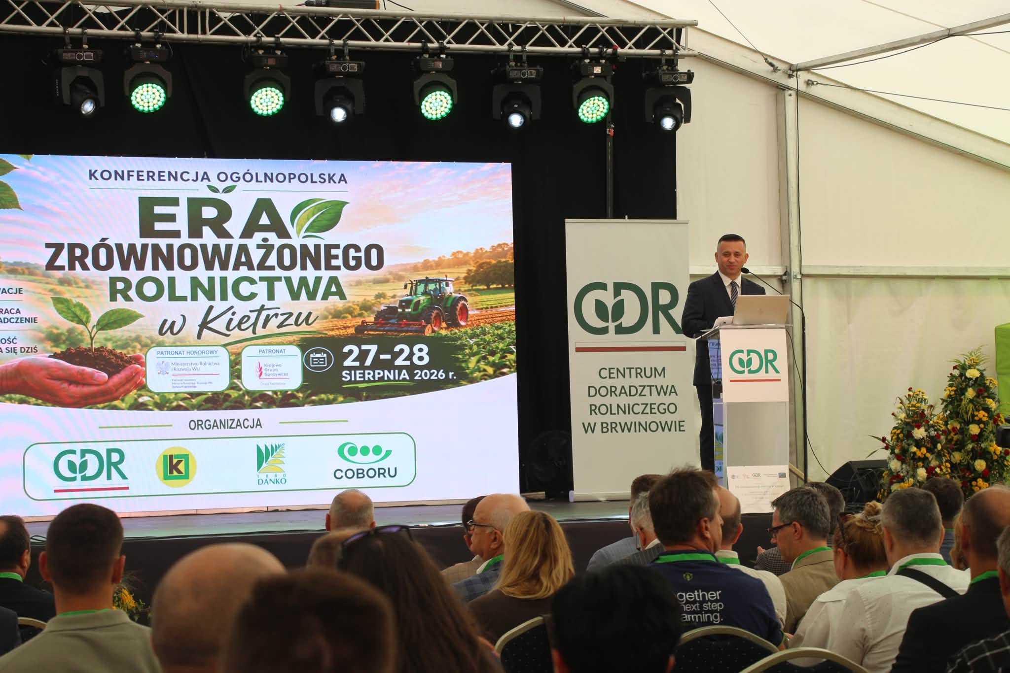 Rolnik z satelitą, krowa pod cyfrowym nadzorem. W Kietrzu pokazują, skąd bierze się nasze jedzenie