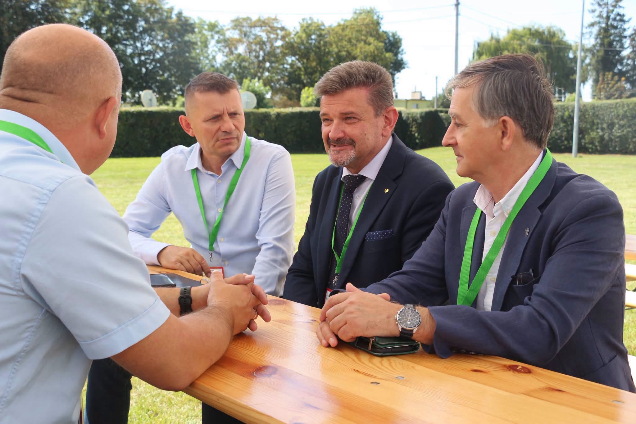 Rolnik z satelitą, krowa pod cyfrowym nadzorem. W Kietrzu pokazują, skąd bierze się nasze jedzenie
