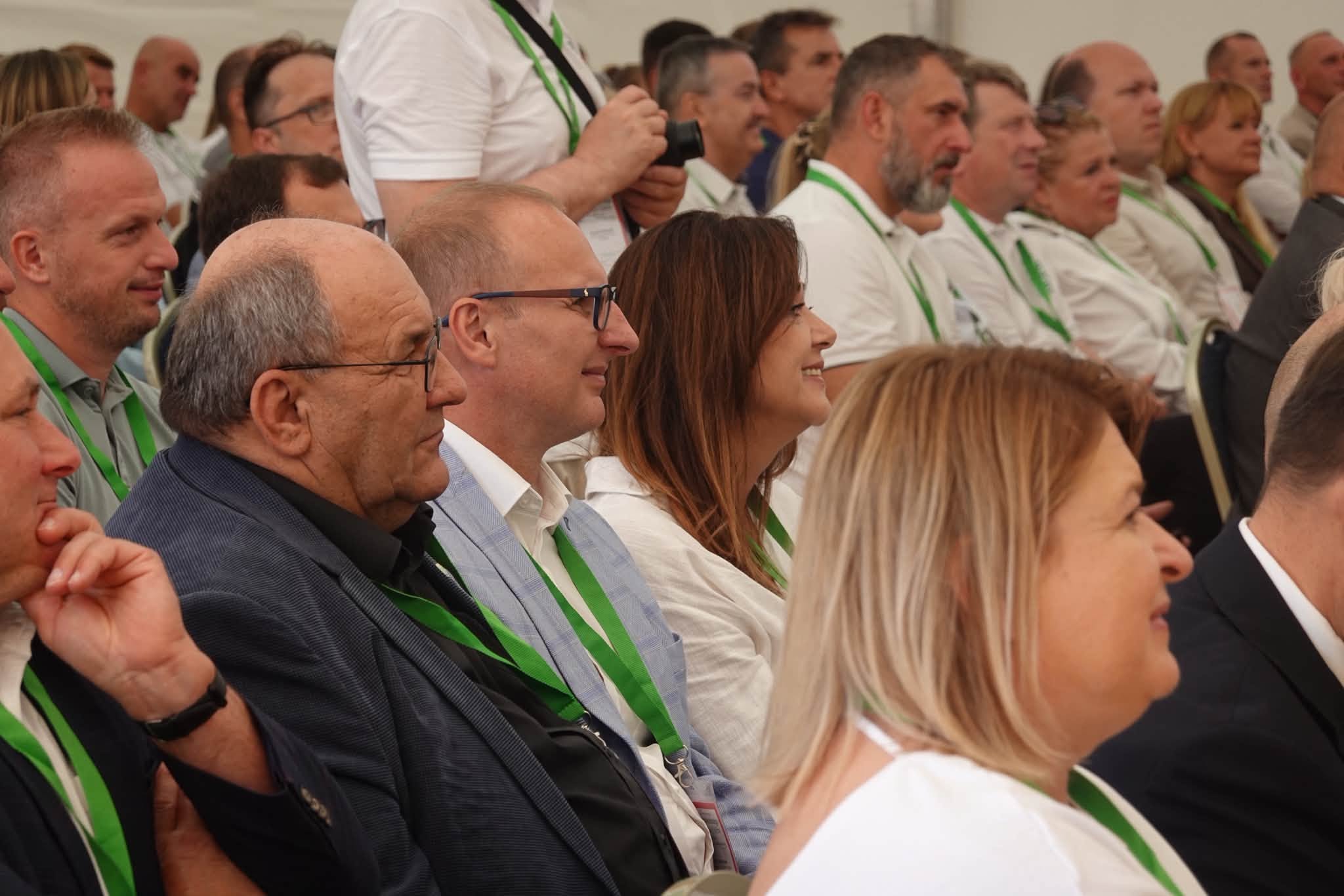 Rolnik z satelitą, krowa pod cyfrowym nadzorem. W Kietrzu pokazują, skąd bierze się nasze jedzenie