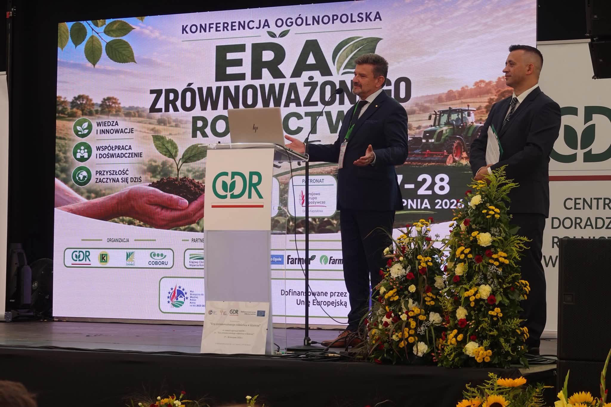 Rolnik z satelitą, krowa pod cyfrowym nadzorem. W Kietrzu pokazują, skąd bierze się nasze jedzenie
