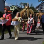 Chleb, korony, stare traktory i plecak ewakuacyjny. Opolszczyzna świętuje plony