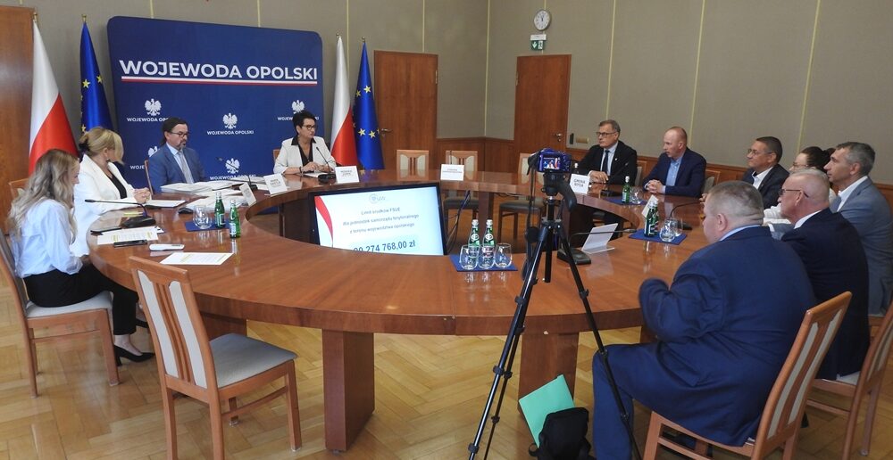 Po powodzi płynie kolejny strumień pieniędzy. Blisko 5 mln zł dla Nysy, powiatu brzeskiego i Prudnika Po powodzi płynie kolejny strumień pieniędzy. Blisko 5 mln zł dla Nysy, powiatu brzeskiego i Prudnika