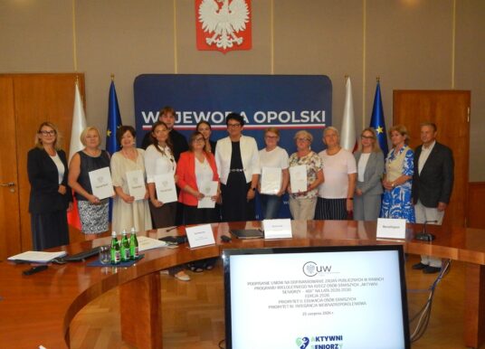 Prawie 400 tys. zł dla aktywnych seniorów. Będą warsztaty, wyjazdy, rehabilitacja i wolontariat