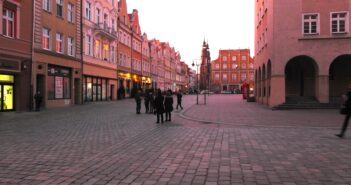 Tu powinniśmy szukać naszych emigrantów. Strzelce, Kędzierzyn-Koźle, Kluczbork i opolskie wsie nadal oddają ludzi zagranicy