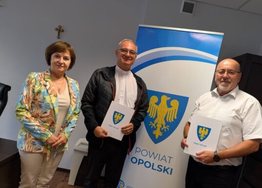 Powiat Opolski znów dokłada do ratowania zabytków. Tym razem 22,5 tys. zł dla kościoła w Zakrzowie Turawskim