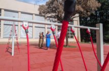 &nbsp;W Niemodlinie szkoła wychodzi z ławek. Najpierw boisko, teraz plac dla najmłodszych